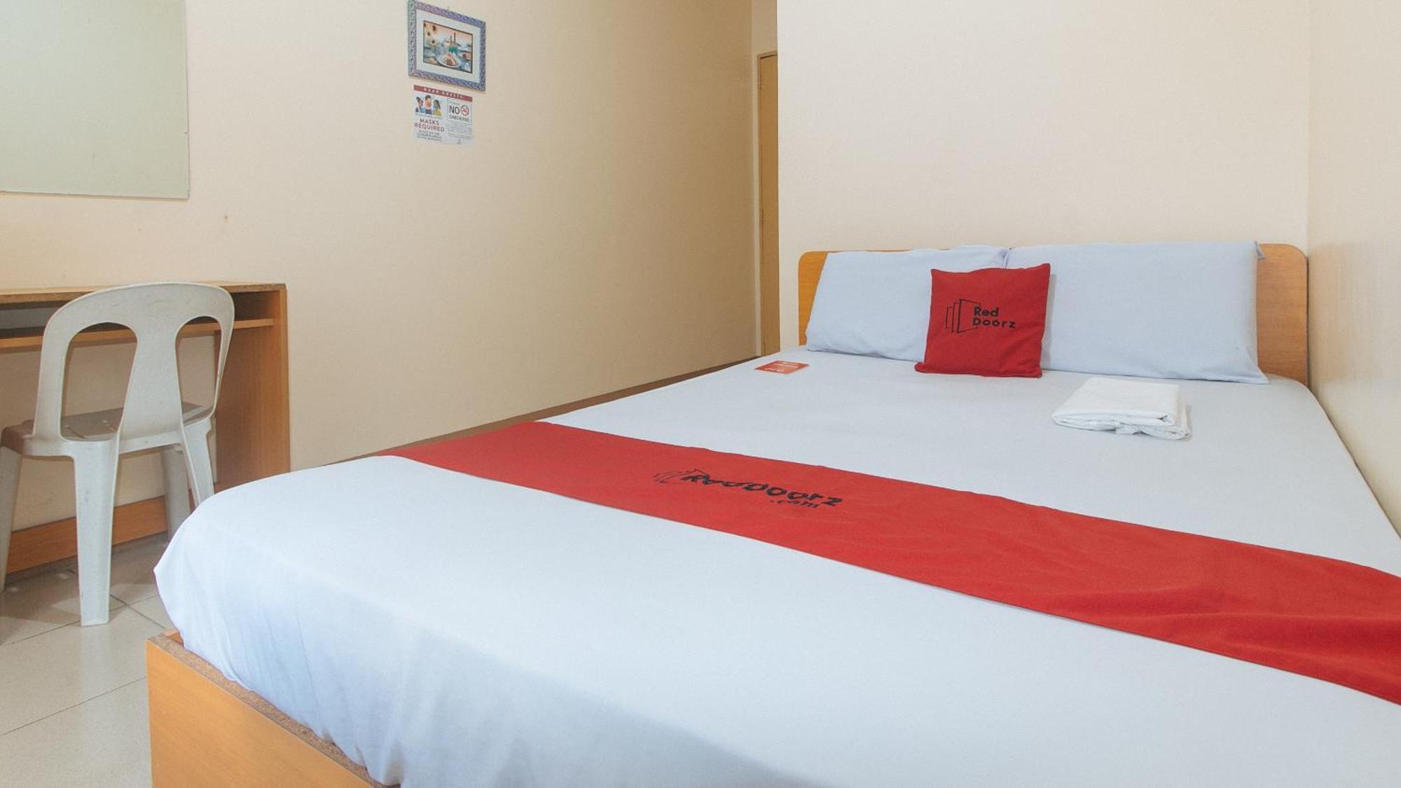Reddoorz @ Asiana Pension Inn Мандауэ Экстерьер фото