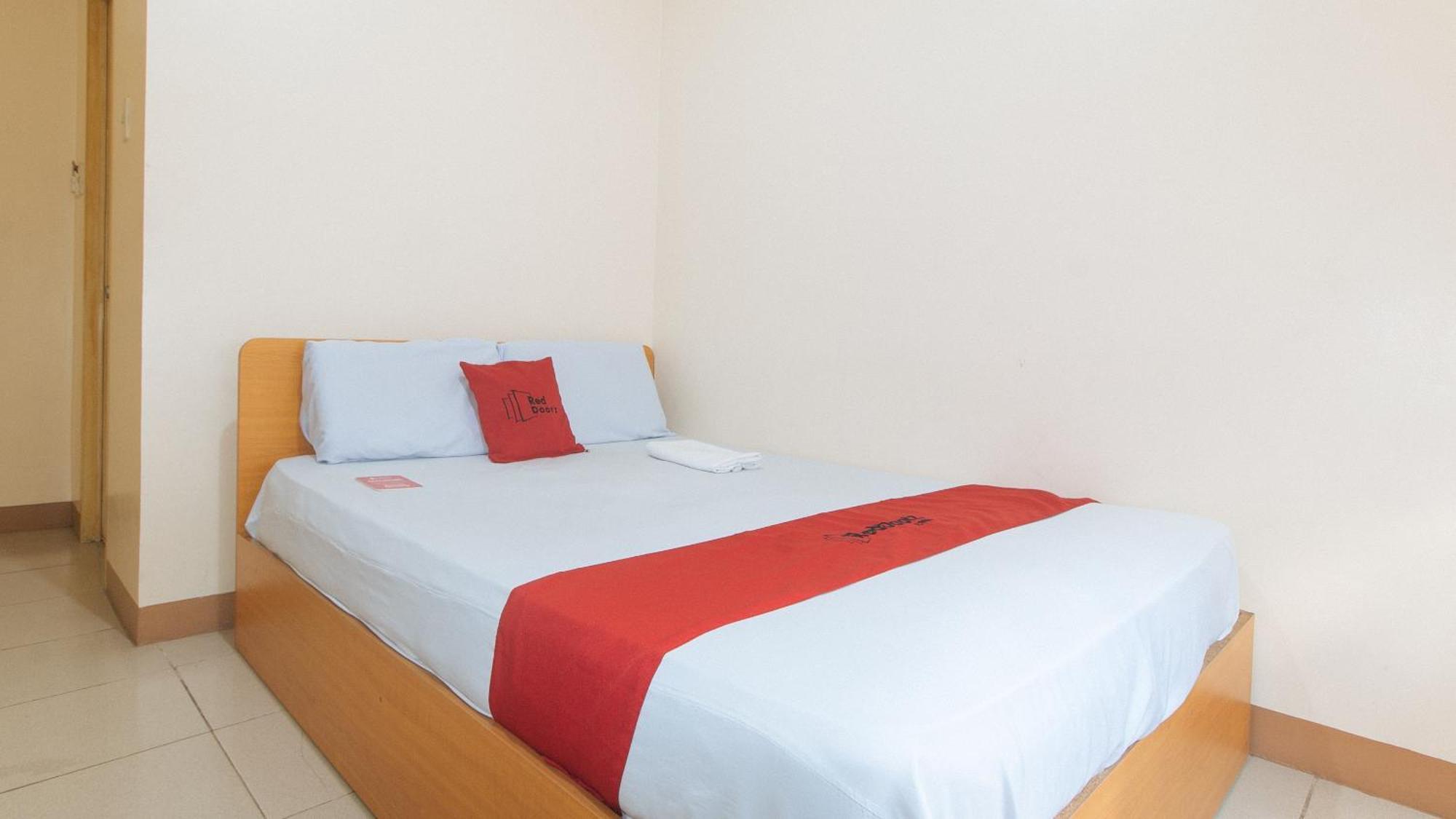 Reddoorz @ Asiana Pension Inn Мандауэ Экстерьер фото