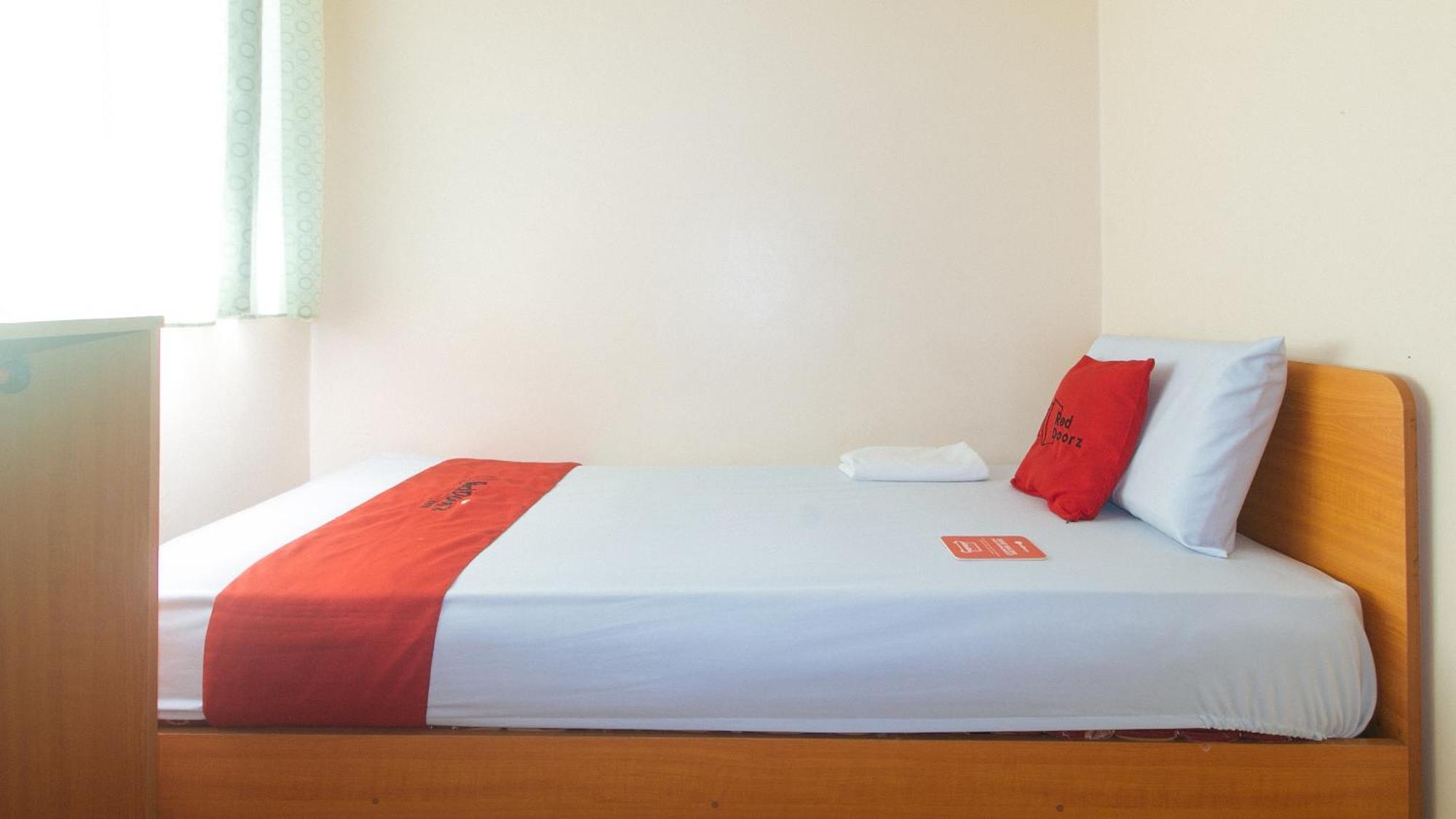 Reddoorz @ Asiana Pension Inn Мандауэ Экстерьер фото